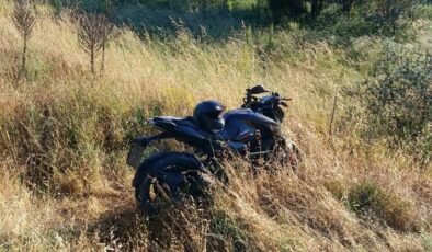 Direksiyon hâkimiyetini kaybeden motosiklet tarlaya savruldu: 1 yaralı