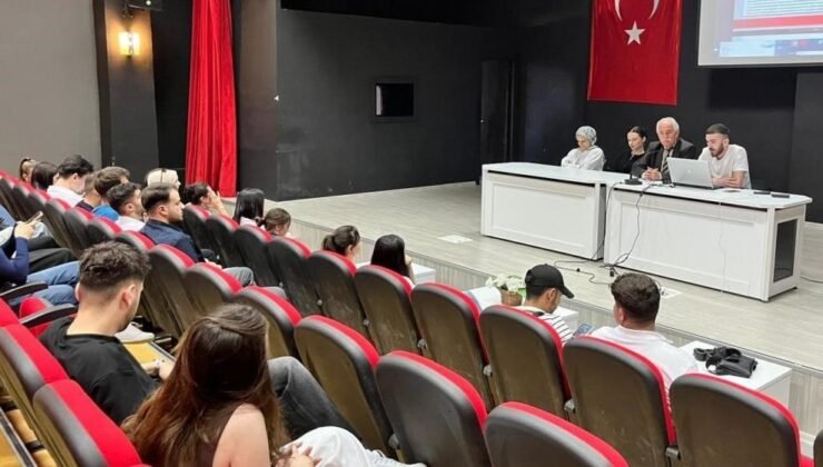 DPÜ Domaniç Hayme Ana MYO’da ’Avrupa Birliği ve Demokrasi’ farkındalığı semineri düzenlendi