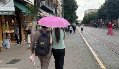 Eskişehir’de beklenen gök gürültülü sağanak yağış etkili oldu
