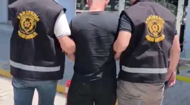 Eskişehir’de cinayet hükümlüsü 2 firari, polis ekiplerince yakalandı