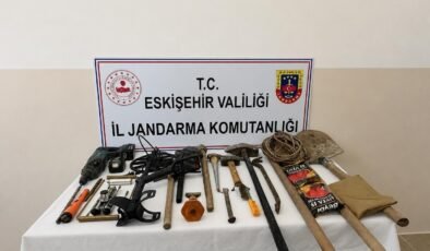 Eskişehir’de kaçak kazı yapan 3 şüpheli suçüstü yakalandı
