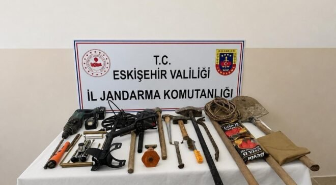 Eskişehir’de kaçak kazı yapan 3 şüpheli suçüstü yakalandı