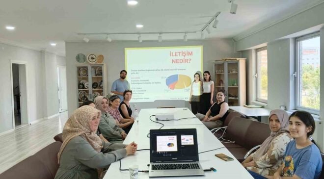 Eskişehir’de kursiyer kadınlara “Aile İçi İletişim ve Dijital Bağımlılık” eğitimi gerçekleştirildi