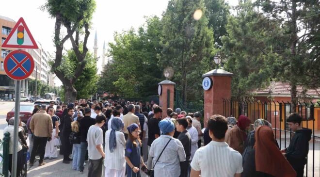 Eskişehir’de LGS heyecanı sabahın erken saatlerinde başladı