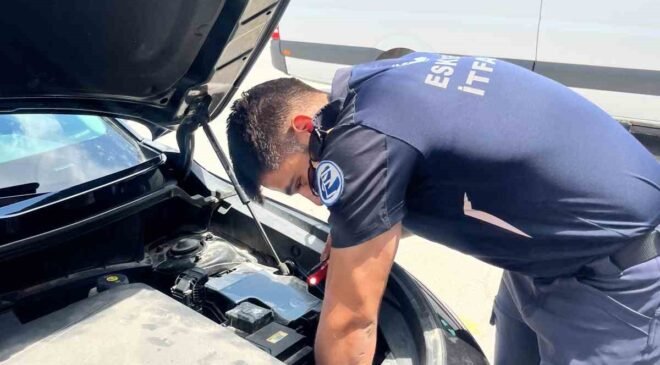 Eskişehir’de motor bölümüne sıkışan kediyi itfaiye ekipleri kurtardı