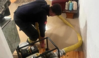 Eskişehir’de su baskını sebebiyle itfaiye gece boyu sahadaydı