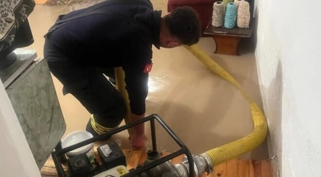 Eskişehir’de su baskını sebebiyle itfaiye gece boyu sahadaydı