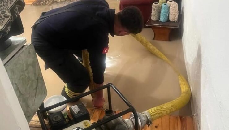 Eskişehir’de su baskını sebebiyle itfaiye gece boyu sahadaydı