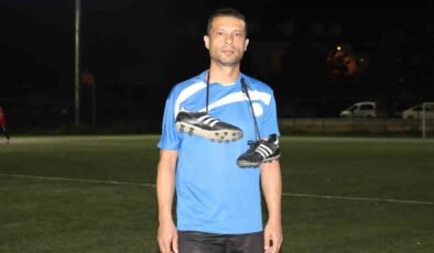 Eskişehir’in en yaşlı amatör futbolcusu 39 yıllık kariyerine veda etti