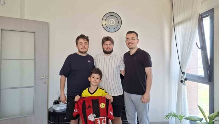 Eskişehirspor’un minik kahramanına Üni Nefer’den anlamlı ziyaret