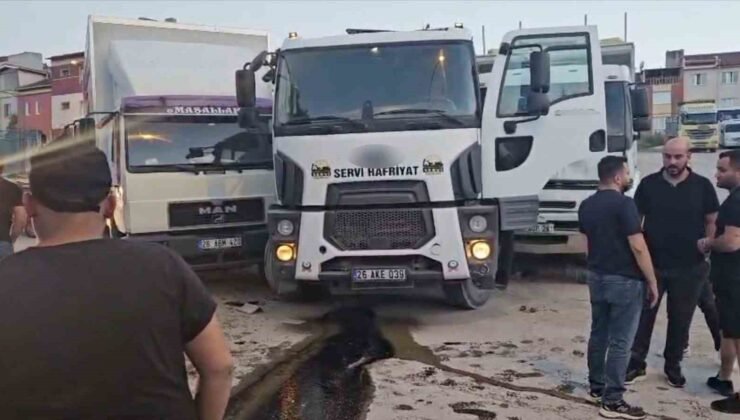 Facianın eşiğinden dönüldü: Freni boşalan kamyon 2 kamyona çarptı, parka metreler kala durdu