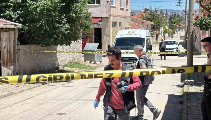 Geri geri gelen aracın çarptığı kadın hayatını kaybetti