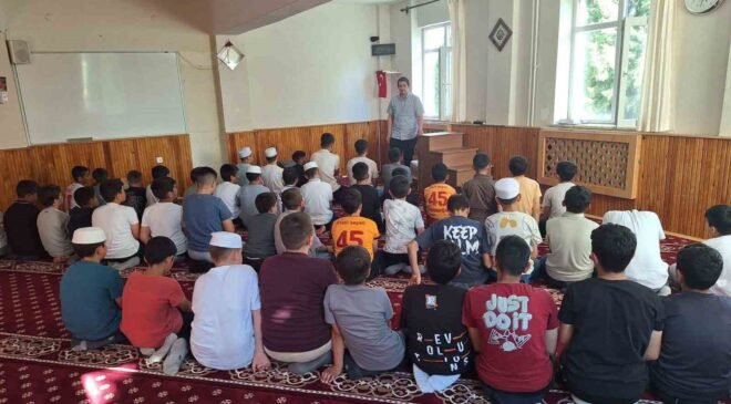 Hafızlık öğrencileri teknoloji bağımlılığı konusunda bilgilendirildi