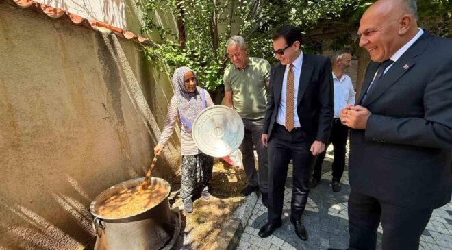 Hisarcık Şehitler Mahallesi’nde gözleme hayrı ve aşure ikramı