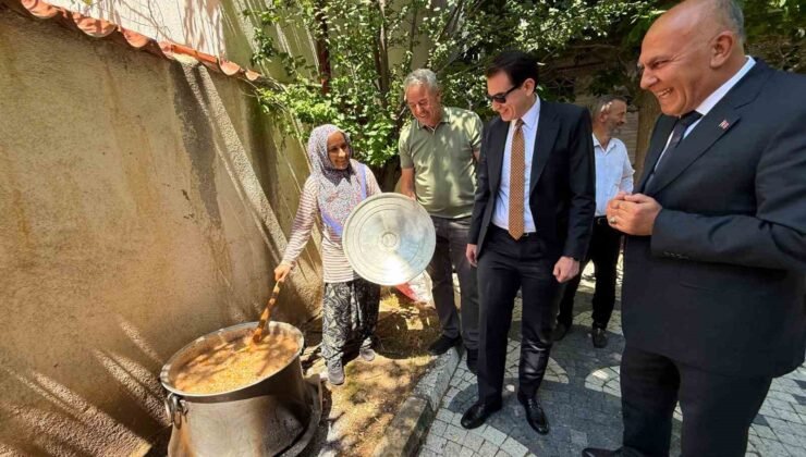 Hisarcık Şehitler Mahallesi’nde gözleme hayrı ve aşure ikramı