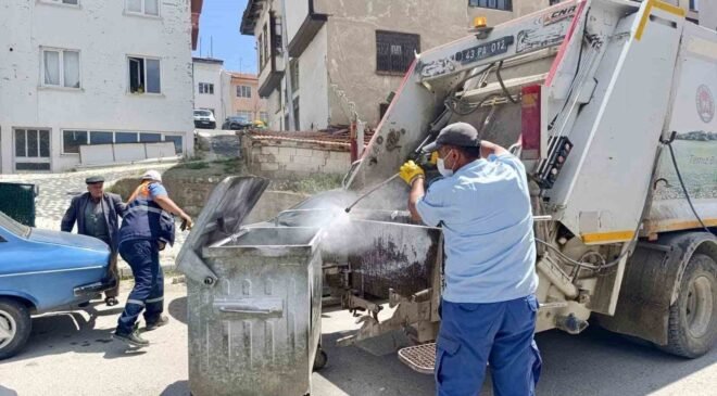 Hisarcık’ta çöp konteynerlerinde temizlik ve dezenfeksiyon çalışması