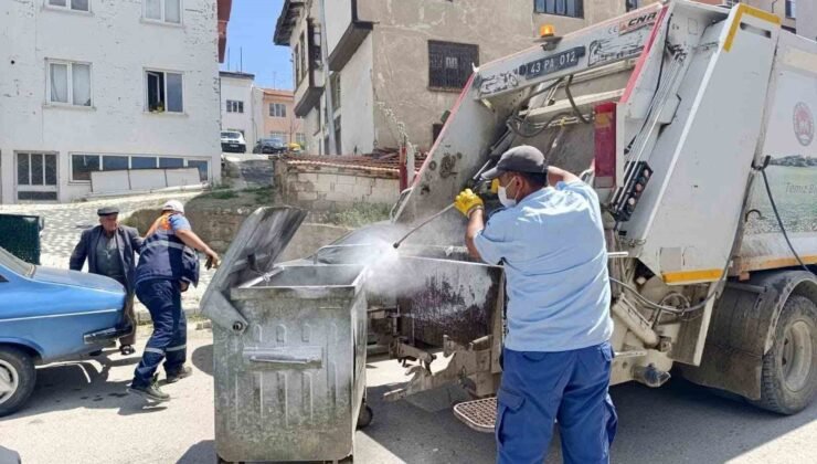Hisarcık’ta çöp konteynerlerinde temizlik ve dezenfeksiyon çalışması