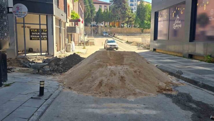 İnşaat çalışmasında 2 sokak kapanınca esnaf çileden çıktı