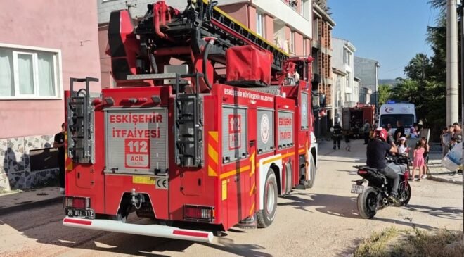 İnşaatta çıkan yangın itfaiyenin müdahalesiyle söndürüldü