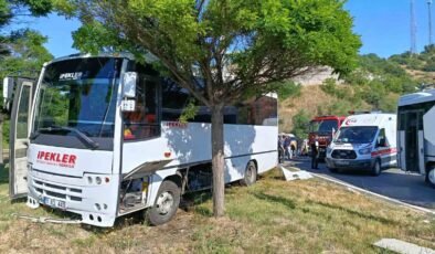 İşçi servisi ile hafif ticari araç çarpıştı, 4 yaralı
