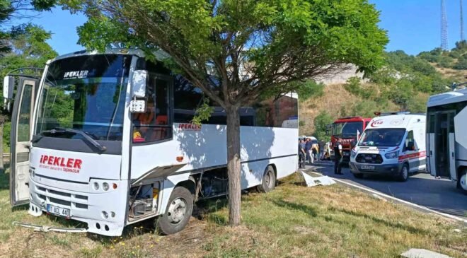İşçi servisi ile hafif ticari araç çarpıştı, 4 yaralı