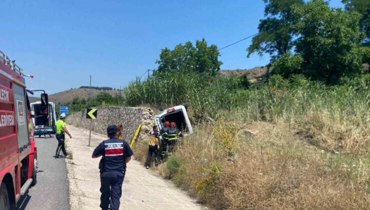 İstinat duvarına çarpan hafif ticari araç yan yattı: 1 yaralı