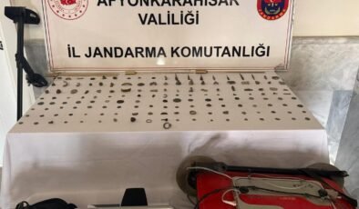 Jandarma tarihi eser niteliği taşıyan 150 adet sikke ve obje ele geçirdi