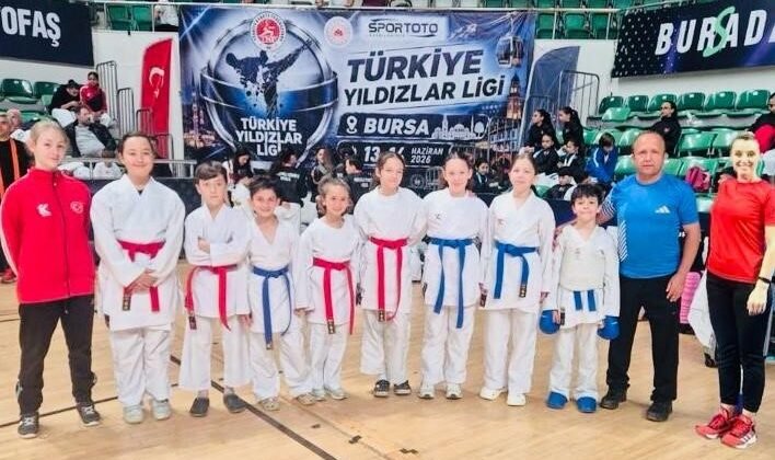 Karate Şampiyonasında Eskişehir rüzgarı