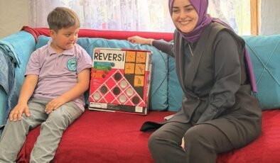 Kaymakam Odabaşı’dan ’Çay Saati’ konseptiyle öğrencilere ev ziyareti