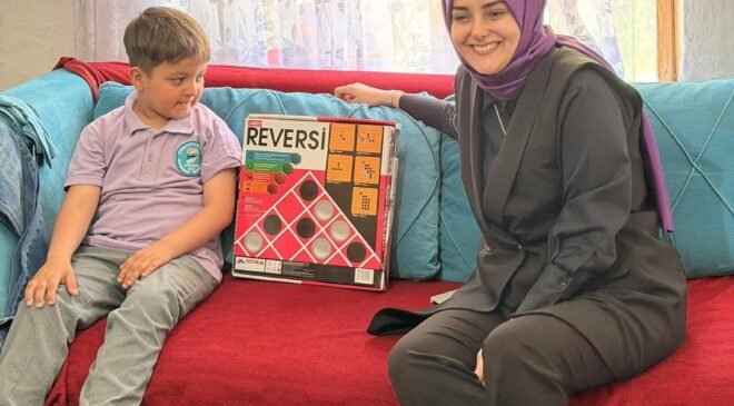 Kaymakam Odabaşı’dan ’Çay Saati’ konseptiyle öğrencilere ev ziyareti