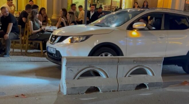 Kimisi egzozuyla kimisi de otomobiline taktırdığı kamyon kornasıyla sokakta rahatsızlığa neden oldu