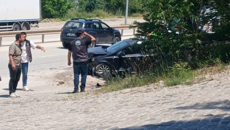 Kontrolden çıkan otomobil kaza yaptı, 2 kişi yaralandı