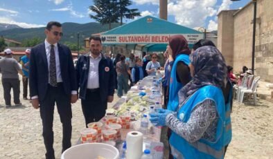 Kur’an kursu öğrencileri yararına hayır çarşısı kuruldu