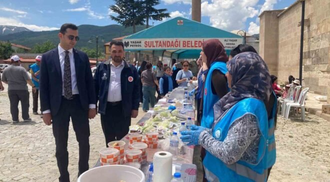 Kur’an kursu öğrencileri yararına hayır çarşısı kuruldu