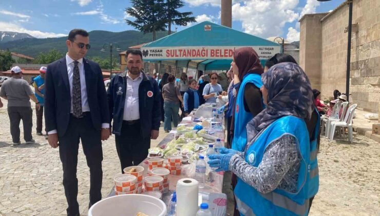 Kur’an kursu öğrencileri yararına hayır çarşısı kuruldu