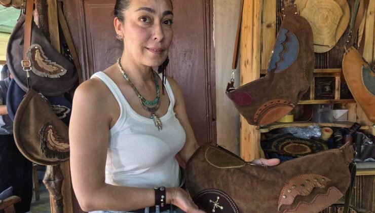 Kurumsal iş hayatını geride bıraktı, deri ve ahşabı kendi tarzıyla birleştirdi