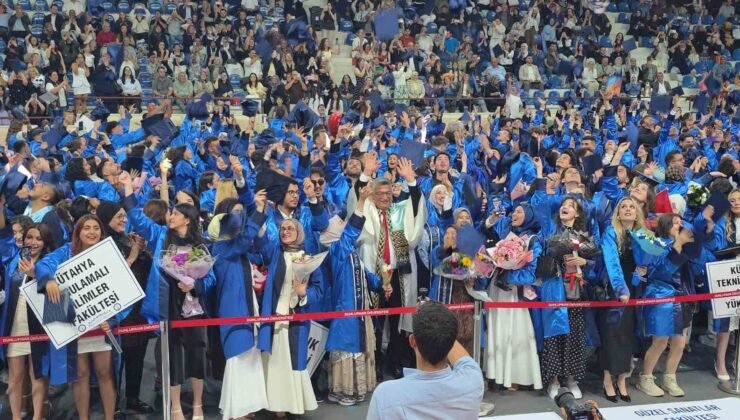 Kütahya Dumlupınar Üniversitesi’nde binlerce öğrenci mezuniyet sevinci yaşadı