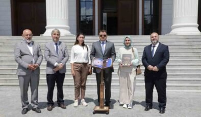 Kütahya Ulu Camii’nde ’Karekodlu Dijital Rehber Sistemi’ hizmete girdi