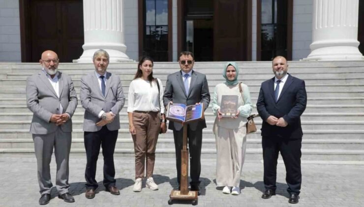 Kütahya Ulu Camii’nde ’Karekodlu Dijital Rehber Sistemi’ hizmete girdi