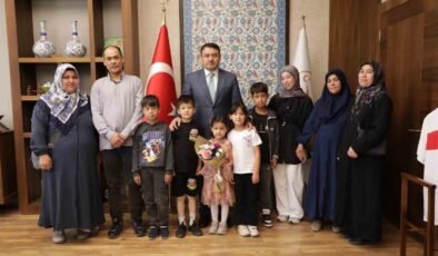 Kütahya’da Afgan kardeşlerin şehitlikteki vefa örneği takdirle karşılandı
