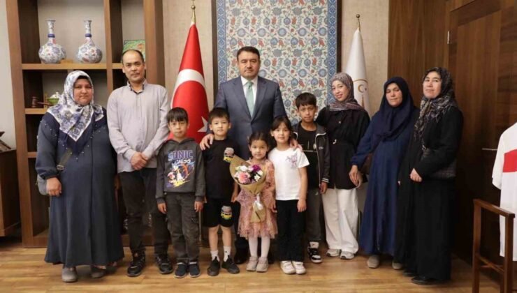 Kütahya’da Afgan kardeşlerin şehitlikteki vefa örneği takdirle karşılandı