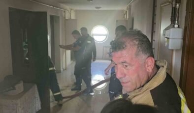 Kütahya’da apartmanda yangın paniği: 2 kişi dumandan etkilendi