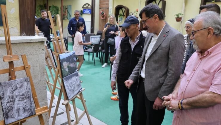 Kütahya’da ’Minik Fotoğrafçıların Vizöründen Büyük Dünyalar’ sergisi açıldı