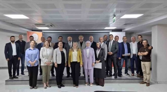 Kütahya’da Eğitim Kurumları Yönetici Yetiştirme Programı tamamlandı