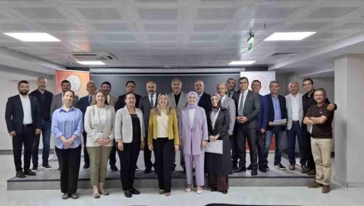 Kütahya’da Eğitim Kurumları Yönetici Yetiştirme Programı tamamlandı