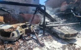 Kütahya’da korkutan yangın: 3 ev hasar gördü, 2 araç küle döndü
