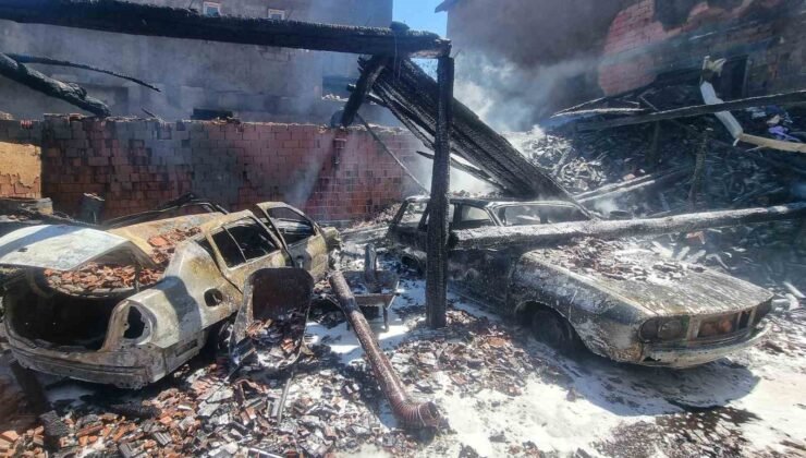 Kütahya’da korkutan yangın: 3 ev hasar gördü, 2 araç küle döndü
