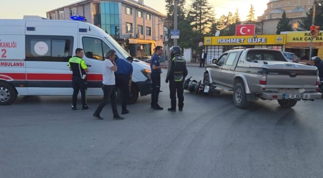 Kütahya’da motosiklet ile cip çarpıştı: 1 yaralı
