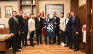 Kütahyaspor Heyeti, Vali Musa Işın ve Belediye Başkanı Eyüp Kahveci ile görüştü