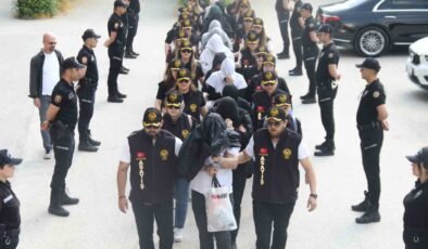 Masaj salonlarında fuhuş yaptırılan 26 kadın kurtarıldı, 7 kişi tutuklandı